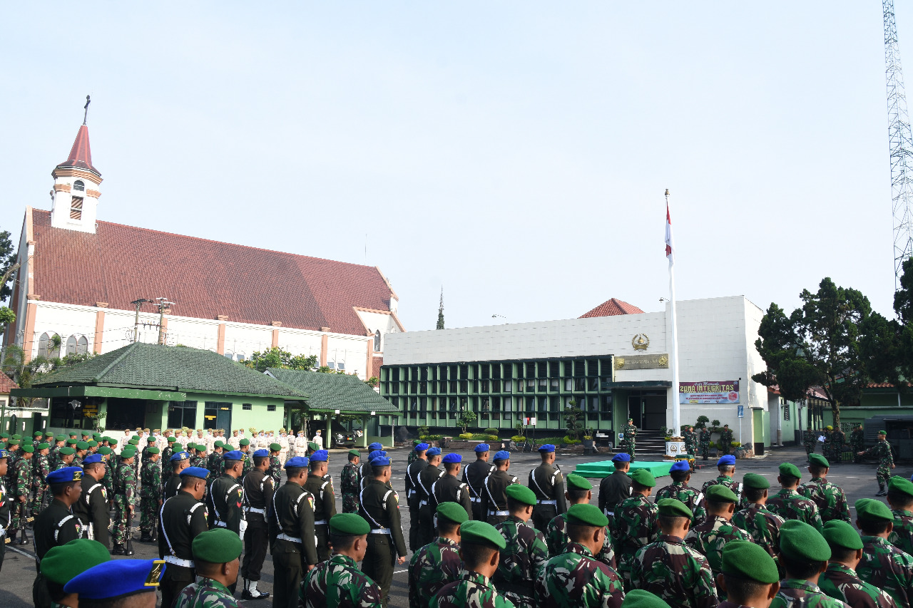 Korem 073/Makutarama Gelar Upacara Bendera Minggu Pertama Desember 